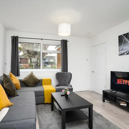 Апартаменты Modern 4 Bed House-Free Parking Burton  Экстерьер фото