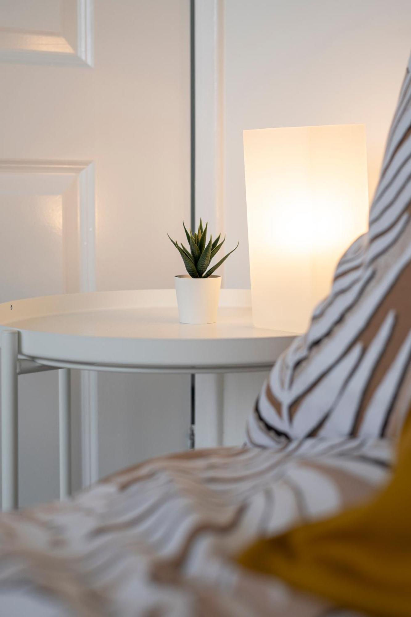 Apartment Modern 4 Bed House-free Parking