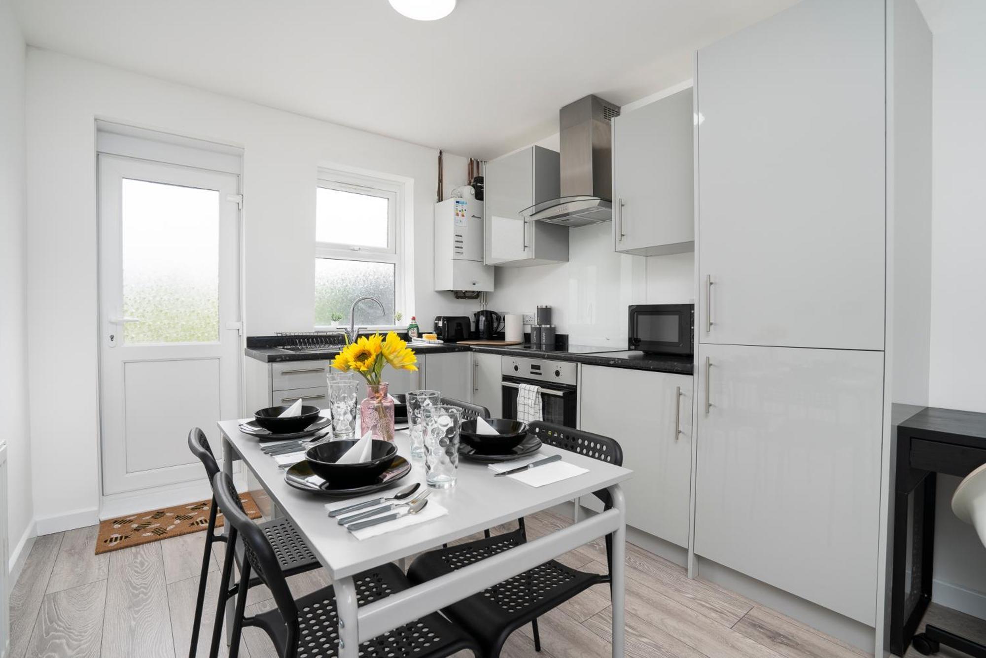 Apartment Modern 4 Bed House-free Parking Burton (Lincolnshire)
