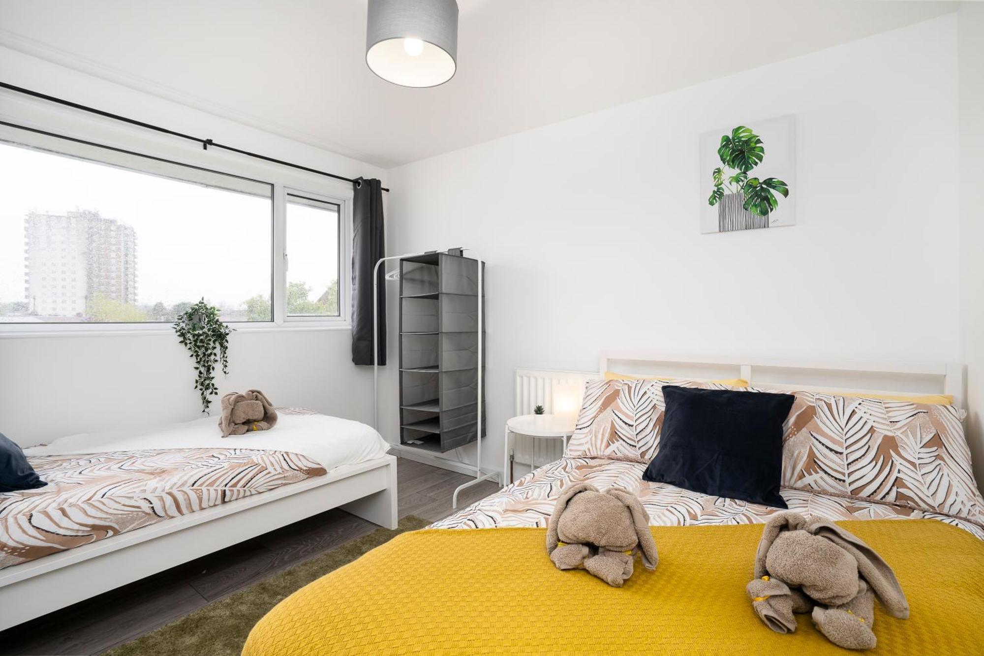 Modern 4 Bed House-free Parking Burton (Lincolnshire)