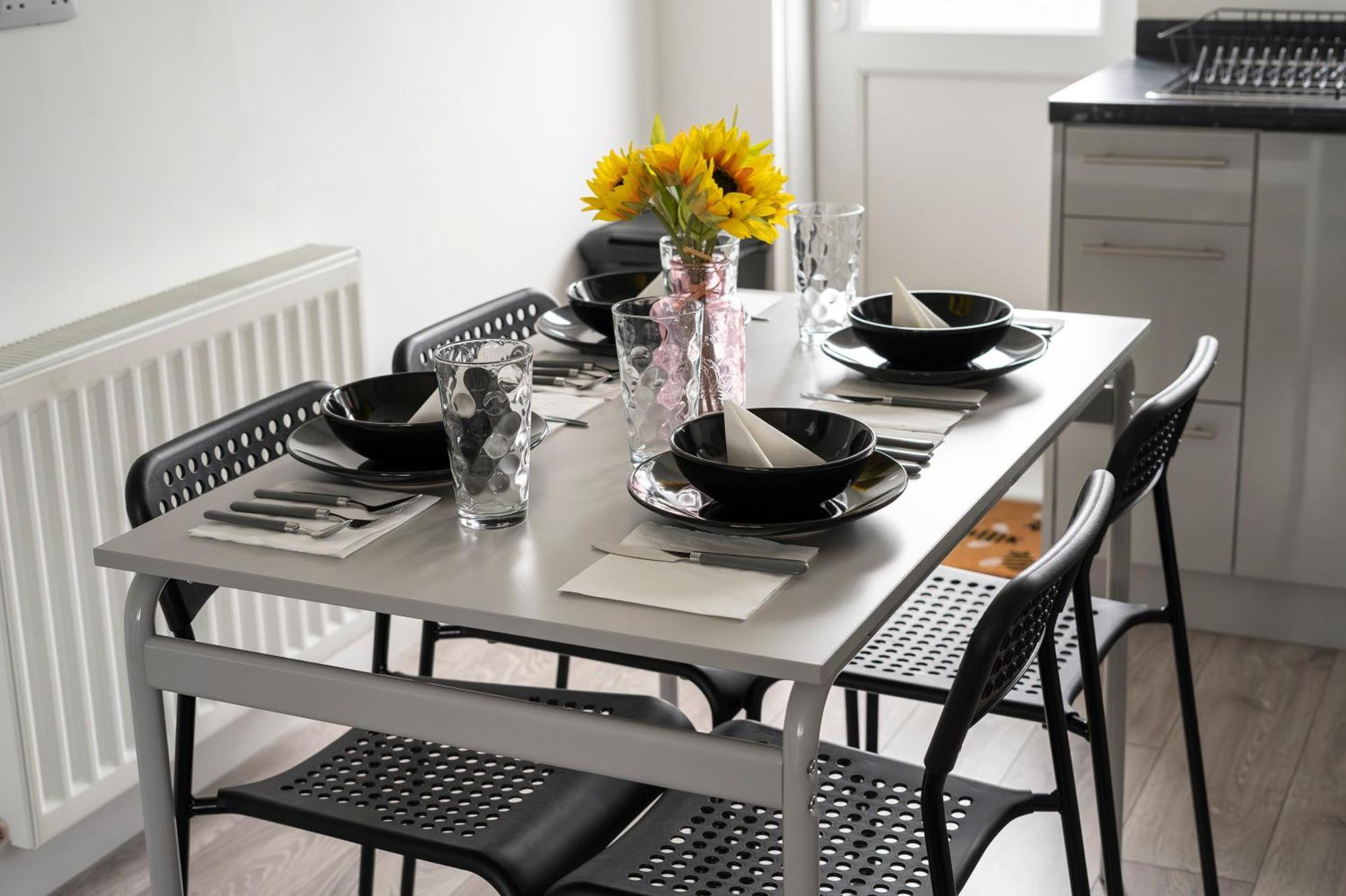 Modern 4 Bed House-free Parking Burton (Lincolnshire)